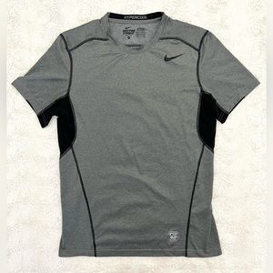 Nike Mens Pro Combat Dri-Fit HyperCool Short Sleeve. Size Medium.